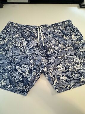 Men’s crown & ivy Navy and White Hawaiian Swim Trunks